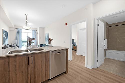 120 Spring Valley Crescent|Unit #410, Hamilton, ON - Indoor Photo Showing Kitchen With Double Sink