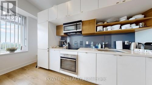 1526 - 111 St Clair Avenue, Toronto (Yonge-St. Clair), ON - Indoor Photo Showing Kitchen