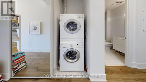 1526 - 111 St Clair Avenue, Toronto (Yonge-St. Clair), ON - Indoor Photo Showing Laundry Room