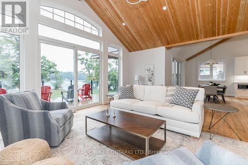 8 - 1841 Muskoka Road 118 W, Bracebridge, ON - Indoor Photo Showing Living Room