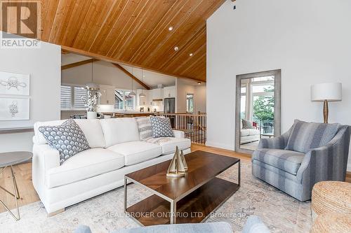 8 - 1841 Muskoka Road 118 W, Bracebridge, ON - Indoor Photo Showing Living Room