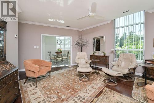 110 - 4 Briar Hill Heights, New Tecumseth, ON - Indoor Photo Showing Living Room