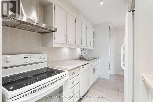 909 - 714 The West Mall W, Toronto (Eringate-Centennial-West Deane), ON - Indoor Photo Showing Kitchen With Double Sink