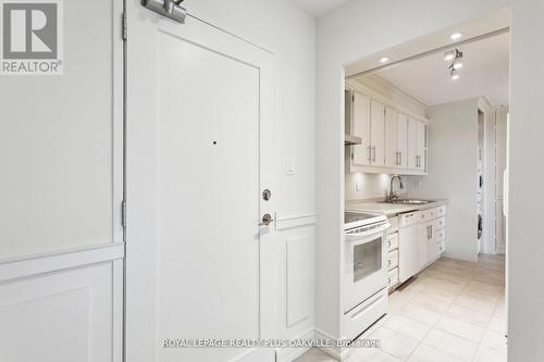 909 - 714 The West Mall W, Toronto (Eringate-Centennial-West Deane), ON - Indoor Photo Showing Kitchen