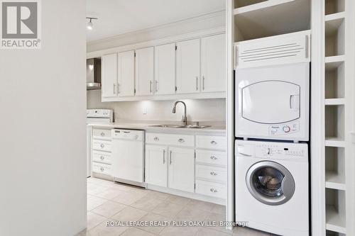 909 - 714 The West Mall W, Toronto (Eringate-Centennial-West Deane), ON - Indoor Photo Showing Laundry Room