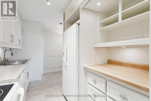 909 - 714 The West Mall W, Toronto (Eringate-Centennial-West Deane), ON - Indoor Photo Showing Kitchen With Double Sink