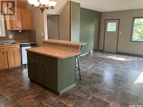 300 5Th Street N, Nipawin, SK - Indoor Photo Showing Kitchen