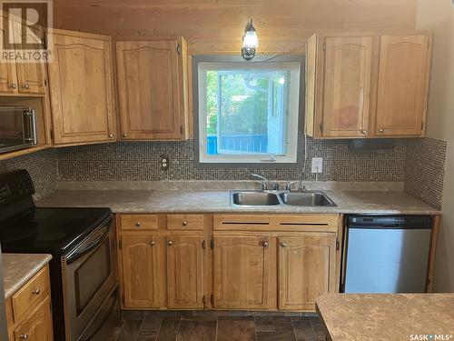 300 5Th Street N, Nipawin, SK - Indoor Photo Showing Kitchen With Double Sink