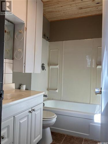 300 5Th Street N, Nipawin, SK - Indoor Photo Showing Bathroom