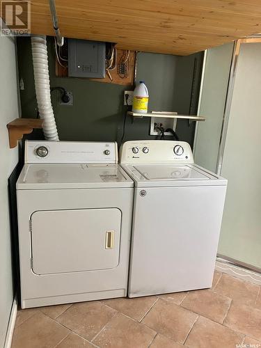 300 5Th Street N, Nipawin, SK - Indoor Photo Showing Laundry Room