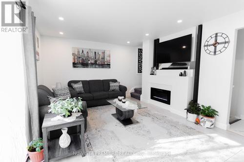 26 - 120 Centre Street, London, ON - Indoor Photo Showing Living Room With Fireplace