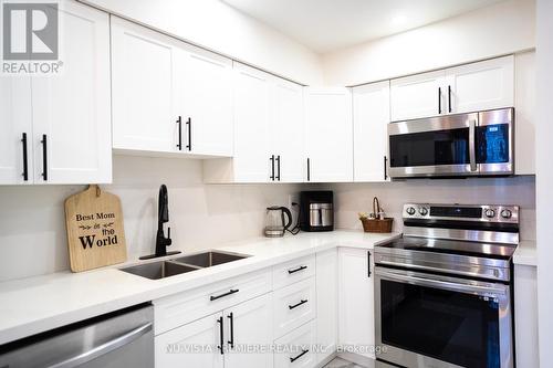 26 - 120 Centre Street, London, ON - Indoor Photo Showing Kitchen With Double Sink With Upgraded Kitchen