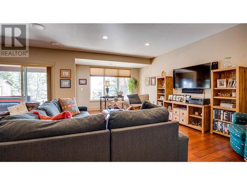 13345 Shoreline Drive, Lake Country, BC - Indoor Photo Showing Living Room