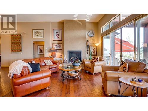 13345 Shoreline Drive, Lake Country, BC - Indoor Photo Showing Living Room With Fireplace