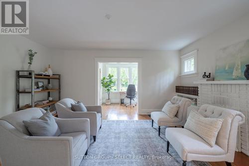 1009 Wellington Street, London, ON - Indoor Photo Showing Living Room