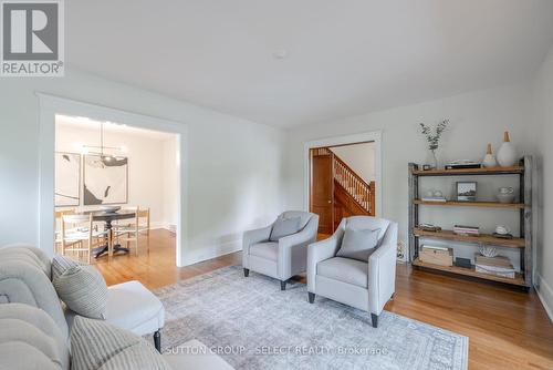 1009 Wellington Street, London, ON - Indoor Photo Showing Living Room