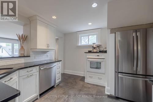 1009 Wellington Street, London, ON - Indoor Photo Showing Kitchen