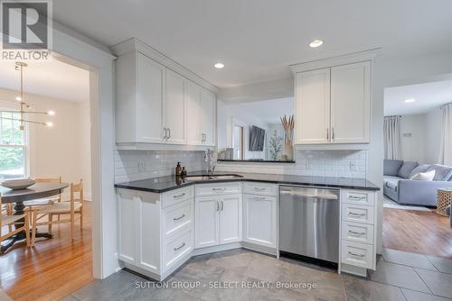 1009 Wellington Street, London, ON - Indoor Photo Showing Kitchen