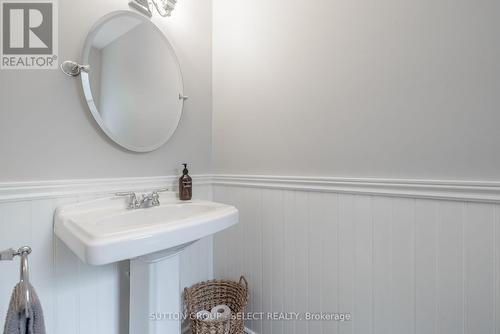 1009 Wellington Street, London, ON - Indoor Photo Showing Bathroom