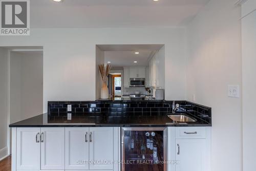 1009 Wellington Street, London, ON - Indoor Photo Showing Kitchen