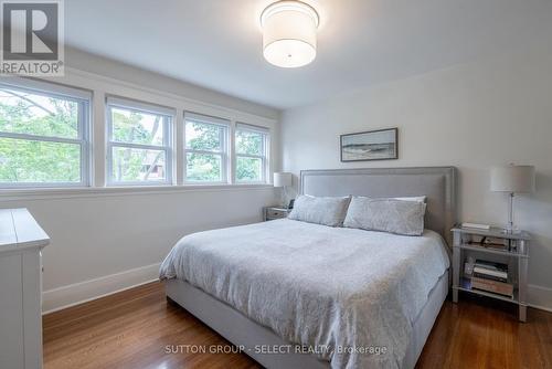 1009 Wellington Street, London, ON - Indoor Photo Showing Bedroom