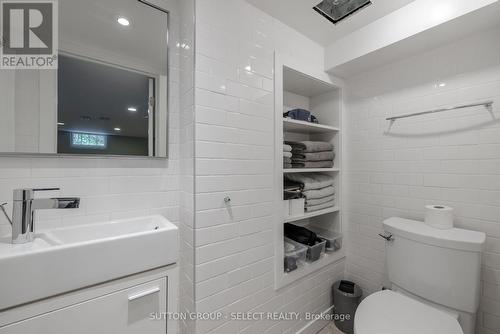 1009 Wellington Street, London, ON - Indoor Photo Showing Bathroom