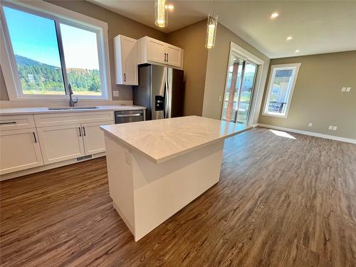 108 Abbey Road, Princeton, BC - Indoor Photo Showing Kitchen