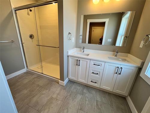 108 Abbey Road, Princeton, BC - Indoor Photo Showing Bathroom