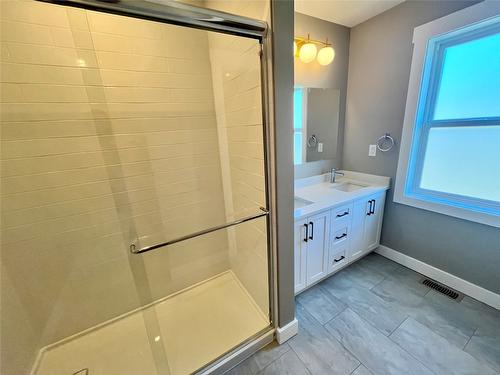 108 Abbey Road, Princeton, BC - Indoor Photo Showing Bathroom