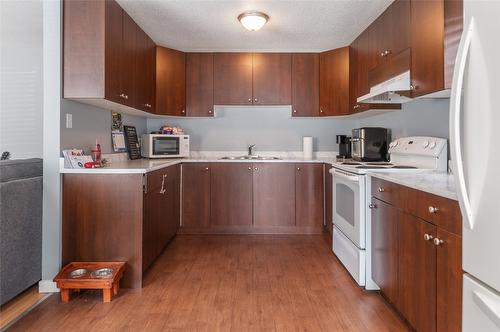 787 Kamloops Avenue, Penticton, BC - Indoor Photo Showing Kitchen