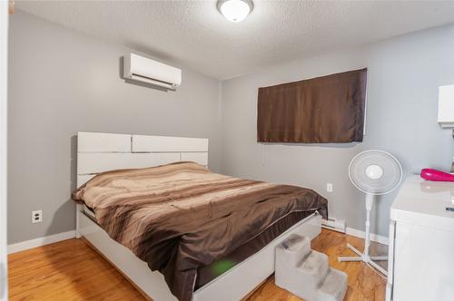 787 Kamloops Avenue, Penticton, BC - Indoor Photo Showing Bedroom