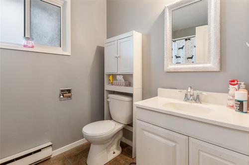 787 Kamloops Avenue, Penticton, BC - Indoor Photo Showing Bathroom