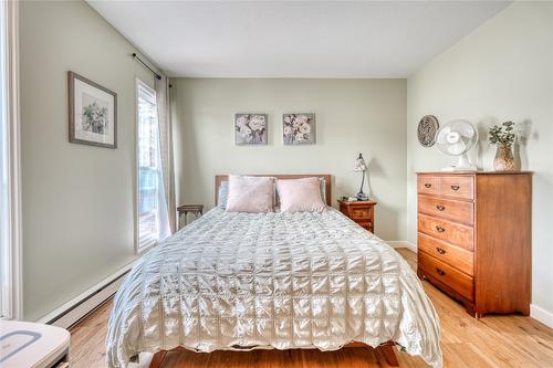 18-80 Green Avenue, Penticton, BC - Indoor Photo Showing Bedroom