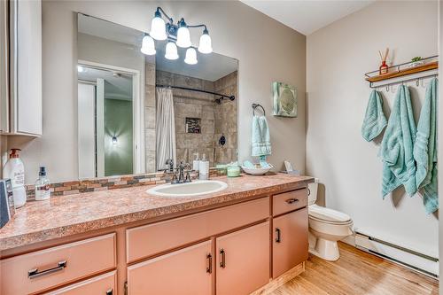 18-80 Green Avenue, Penticton, BC - Indoor Photo Showing Bathroom