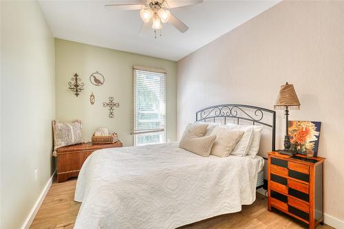 18-80 Green Avenue, Penticton, BC - Indoor Photo Showing Bedroom