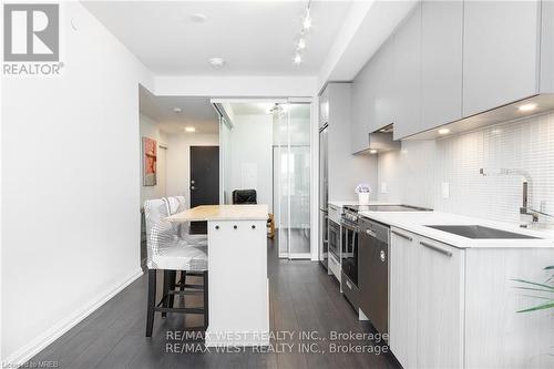 315 - 4208 Dundas Street W, Toronto (Edenbridge-Humber Valley), ON - Indoor Photo Showing Kitchen With Upgraded Kitchen