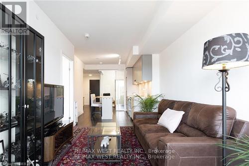 315 - 4208 Dundas Street W, Toronto (Edenbridge-Humber Valley), ON - Indoor Photo Showing Living Room