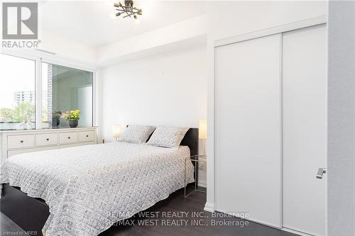 315 - 4208 Dundas Street W, Toronto (Edenbridge-Humber Valley), ON - Indoor Photo Showing Bedroom