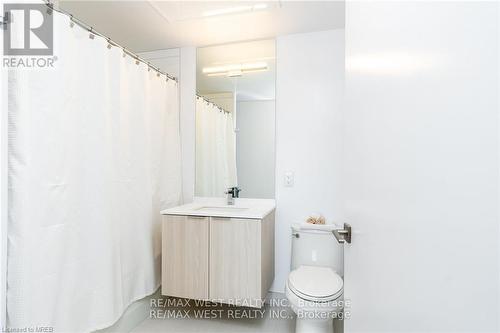 315 - 4208 Dundas Street W, Toronto (Edenbridge-Humber Valley), ON - Indoor Photo Showing Bathroom