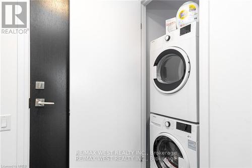 315 - 4208 Dundas Street W, Toronto (Edenbridge-Humber Valley), ON - Indoor Photo Showing Laundry Room