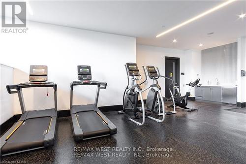 315 - 4208 Dundas Street W, Toronto (Edenbridge-Humber Valley), ON - Indoor Photo Showing Gym Room