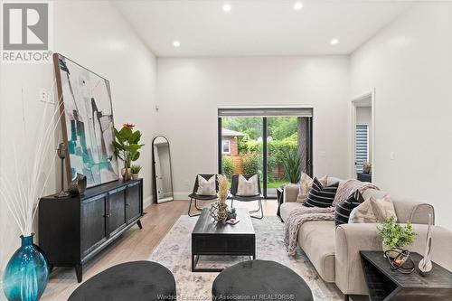 506 Lily Mac Boulevard, Windsor, ON - Indoor Photo Showing Living Room