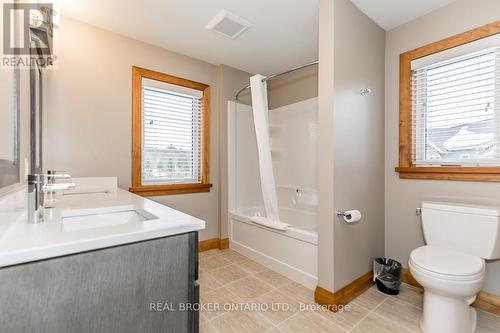 1B - 1841 Muskoka Road 118 W, Bracebridge, ON - Indoor Photo Showing Bathroom