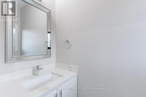 58 Province Street N, Hamilton (Crown Point), ON - Indoor Photo Showing Bathroom