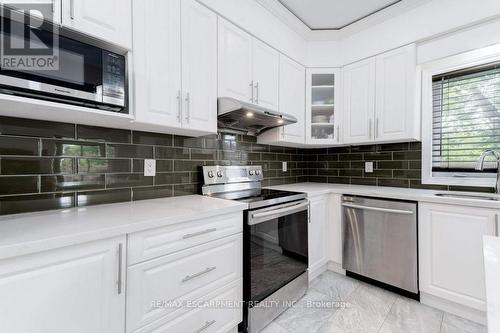 58 Province Street N, Hamilton (Crown Point), ON - Indoor Photo Showing Kitchen