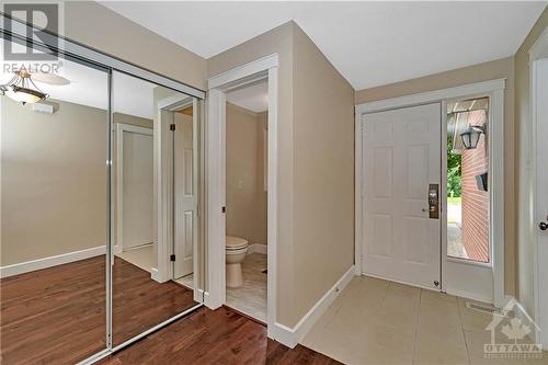 Entry Powder Room - 6085 Meadowhill Crescent, Ottawa, ON - Indoor Photo Showing Other Room