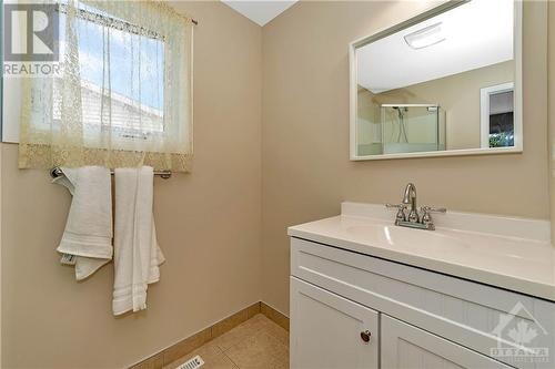 Ensuite 1 - 6085 Meadowhill Crescent, Ottawa, ON - Indoor Photo Showing Bathroom