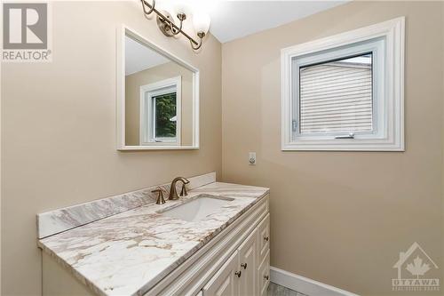 Hall Bath 1 - 6085 Meadowhill Crescent, Ottawa, ON - Indoor Photo Showing Bathroom