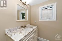 Hall Bath 1 - 