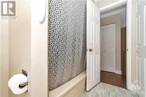 Hall Bath 2 - 6085 Meadowhill Crescent, Ottawa, ON - Indoor